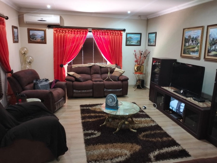 3 Bedroom Property for Sale in Flamwood North West